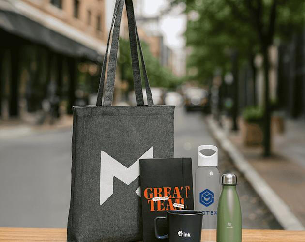 Objets personnalisés, créations artisanales, expériences créatives.