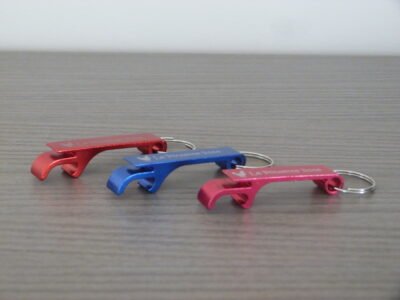 Décapsuleur en aluminium gravé "La Poulette Rose" – Image 2
