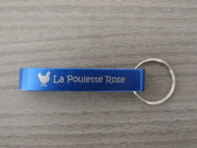 Décapsuleur en aluminium gravé "La Poulette Rose" – Image 4